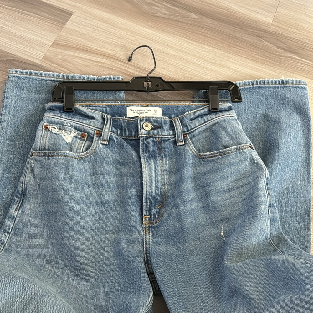 Abercrombie & Fitch The 90s Relaxed Jean High Rise - Picture 7 of 7
